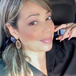 Meet your Posher, Alicia